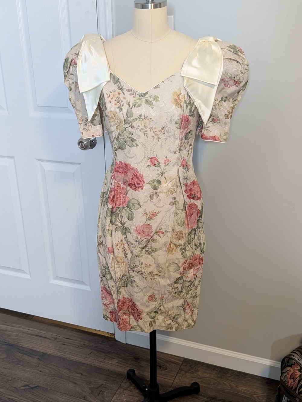 Midnight Glo Vintage Brocade Roses Dress Romantic Puff Sleeves Satin Bows 4 / 6